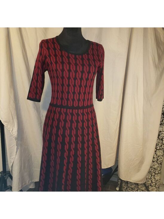 Sandra Darren Dresses & Skirts - Sandra Darren Red & Black Knit Dress - S